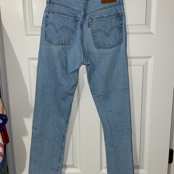 Levi's 501 Originals Light Blue Women's Straight Leg Jeans - Picture 5 of 7